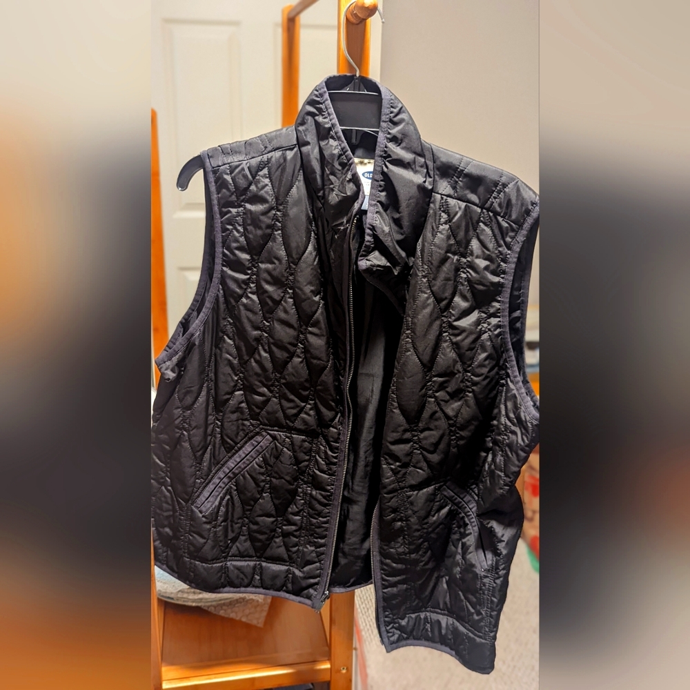 Old Navy Black quilted vest